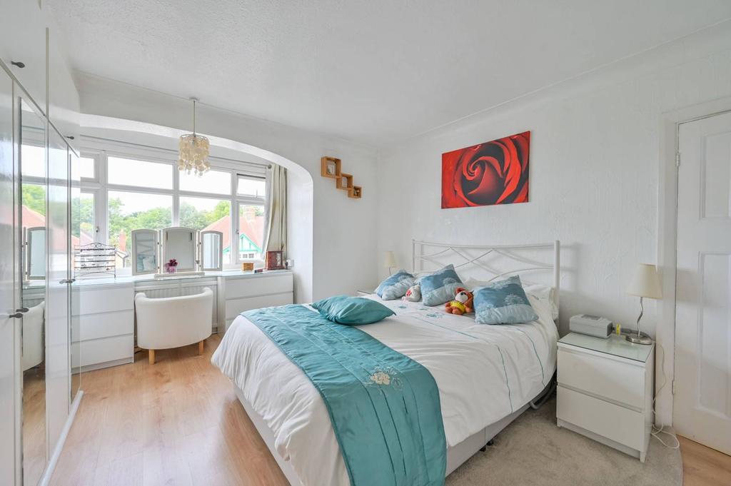 Fitzjohn Avenue, High 3 bed semidetached house £
