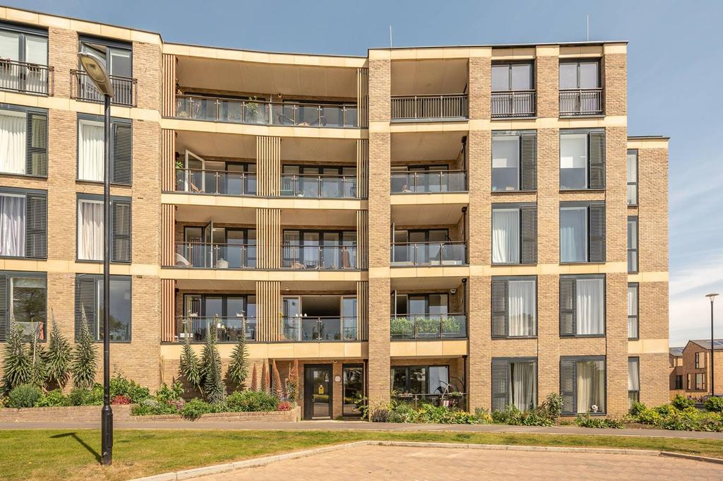 Henry Darlot Drive, Mill Hill, London, NW7 2 bed flat for sale £625,000