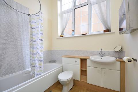 Flat 3, Knights Court, 1 Constable Close, London, N11 3GW