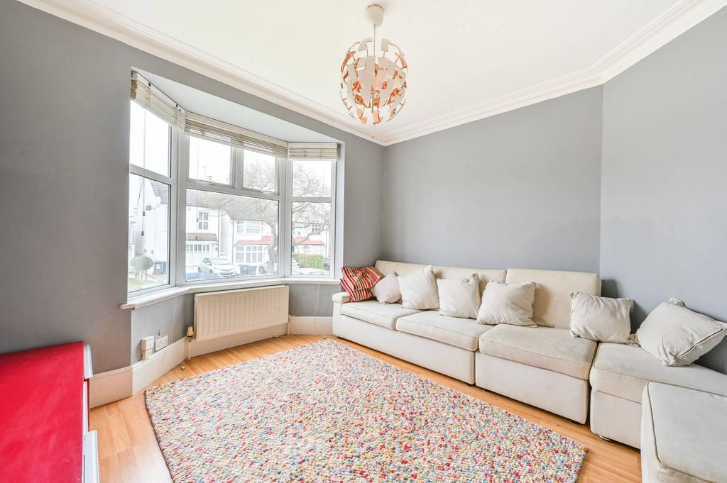 Shakespeare Road, Mill Hill, London, NW7 1 bed flat £315,000
