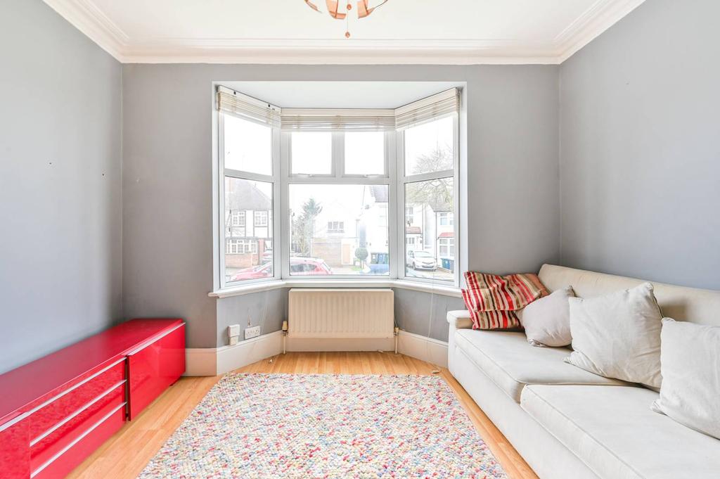 Shakespeare Road, Mill Hill, London, NW7 1 bed flat £315,000