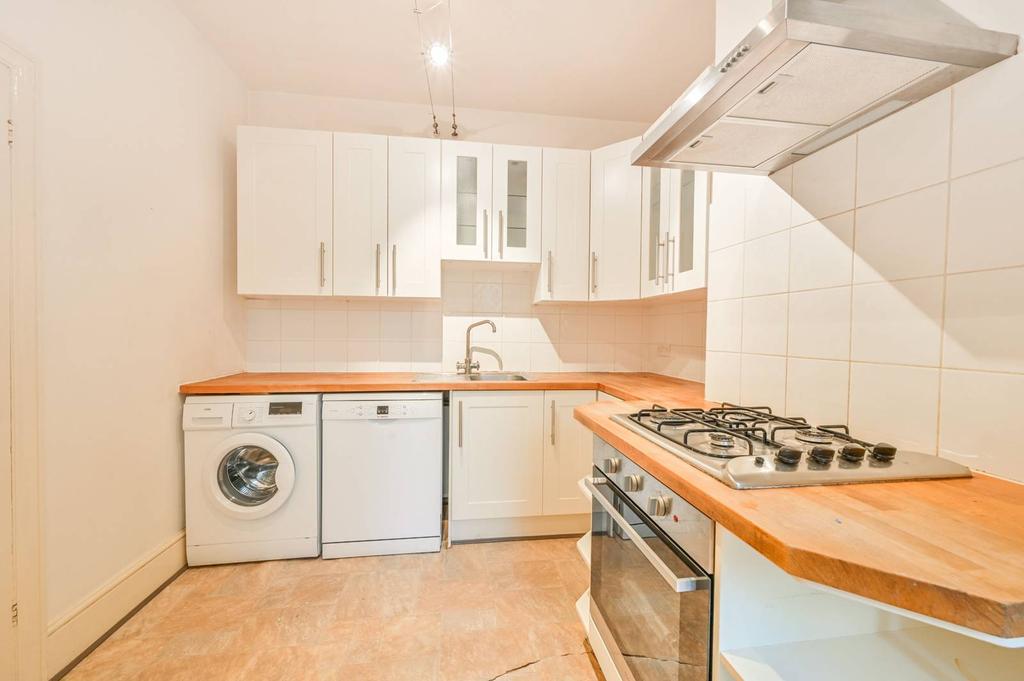 Shakespeare Road, Mill Hill, London, NW7 1 bed flat £315,000