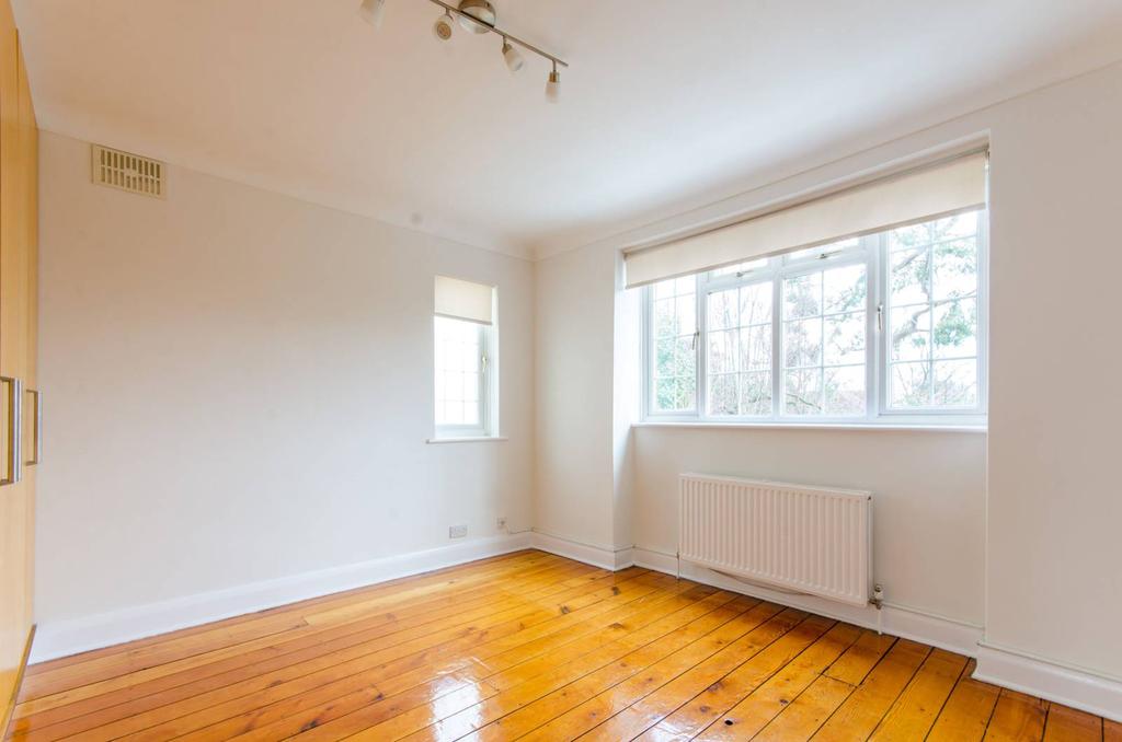 Manor Drive, Whetstone, London, N20 3 bed detached house £3,350 pcm