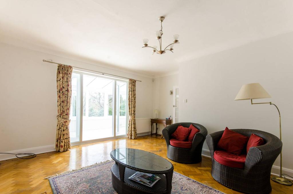 Manor Drive, Whetstone, London, N20 3 bed detached house £3,350 pcm