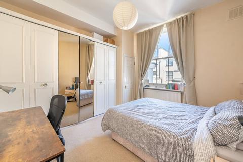 Flat 4, 25 Queens Gardens, London, W2 3BD