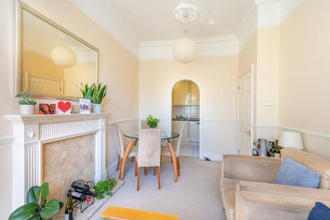 Flat 4, 25 Queens Gardens, London, W2 3BD