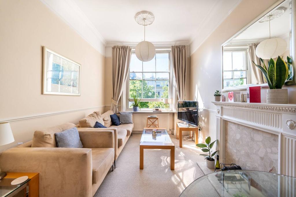 Queens Gardens, Bayswater, London, W2 2 bed flat for sale £850,000