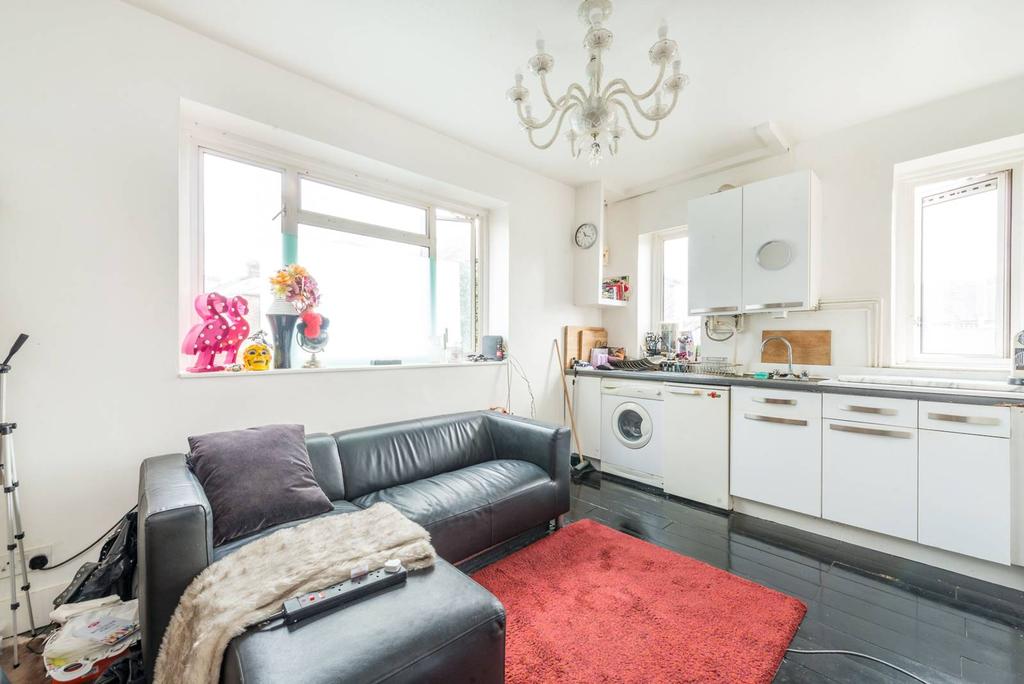 Brewster Gardens, North Kensington, London, W10 1 bed flat for sale £