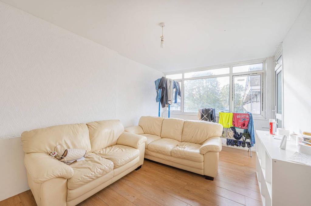 Consort Road, Peckham, London, SE15 3 bed £400,000