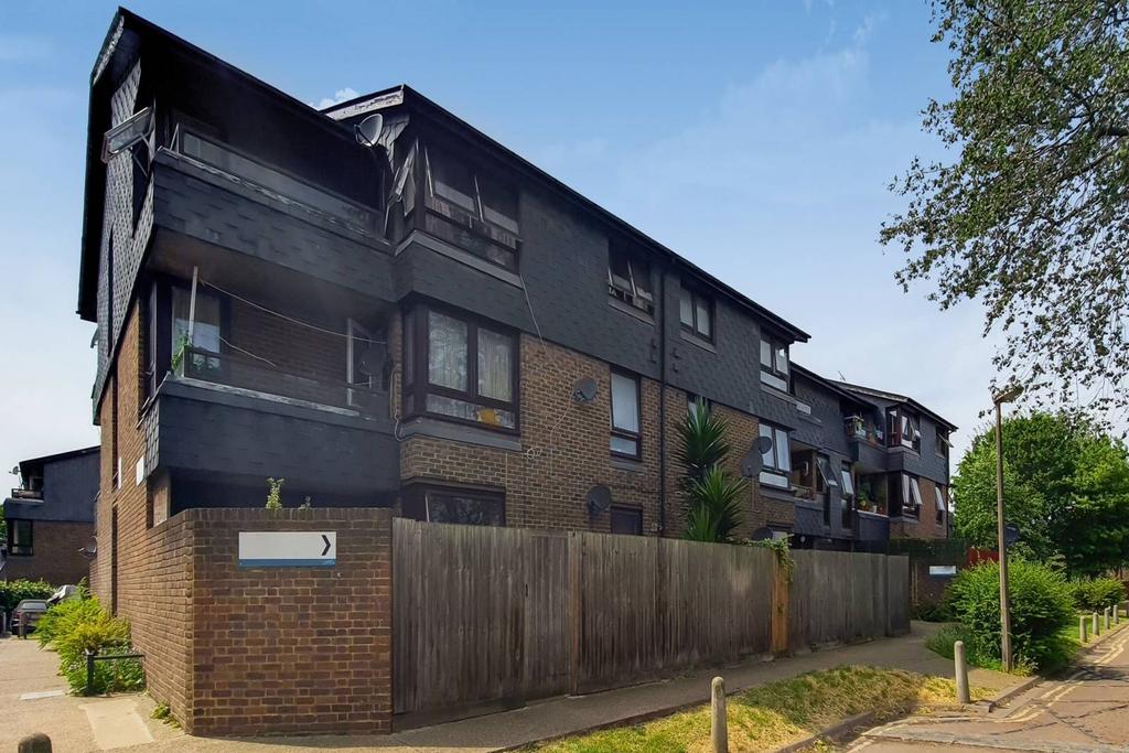 Manaton Close, Peckham Rye, London, SE15 1 bed flat £300,000