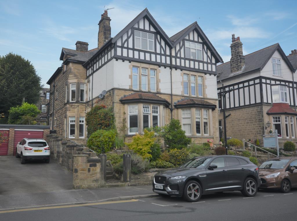 Spring Grove, Harrogate, North Yorkshire, HG1 2HS 2 bed apartment £