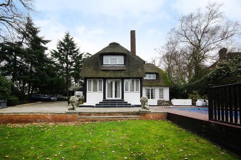 5 bedroom detached house to rent - South View Road, Pinner, HA5