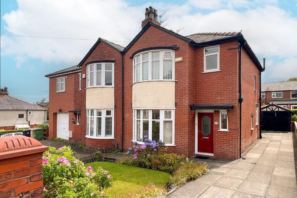Southgrove Avenue, Sharples, Bolton, BL1 2 bed semidetached house £