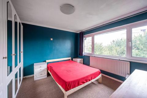 106 Keevil Drive, London, SW19 6TB