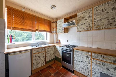 106 Keevil Drive, London, SW19 6TB
