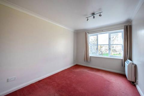 Flat 5, Admirals Court Windlesham Grove, London, SW19 6AP
