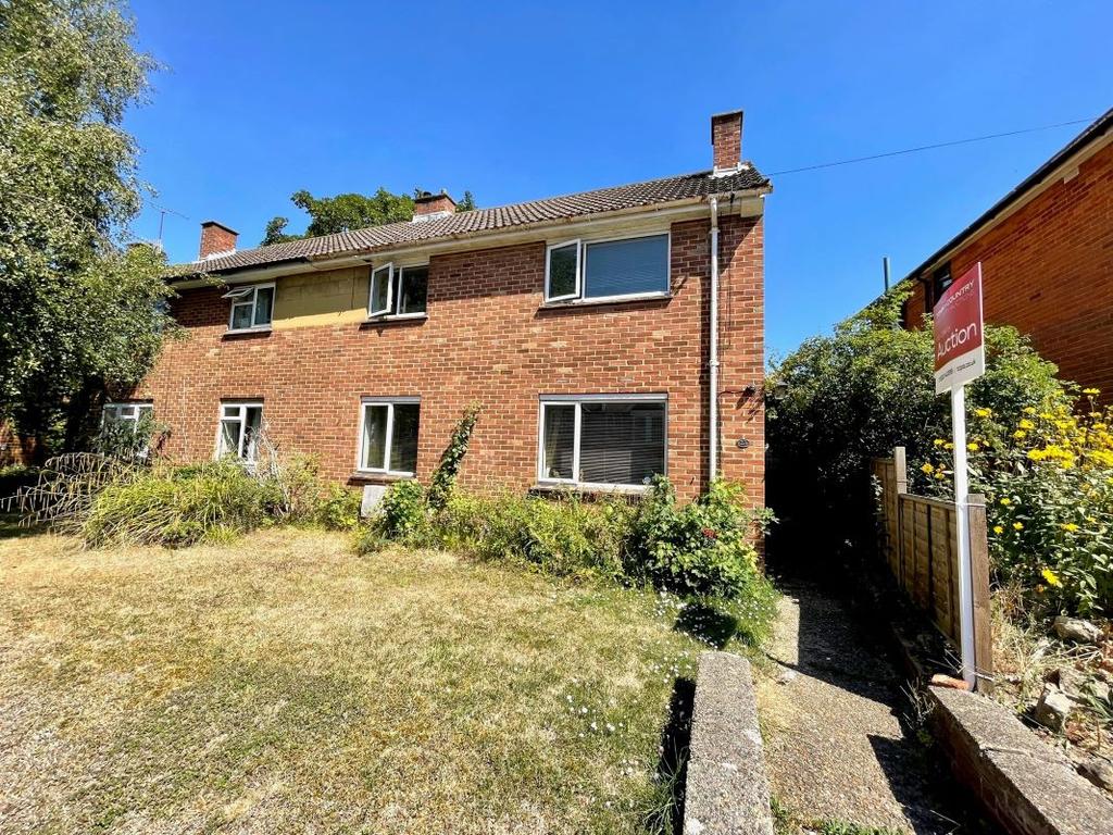 23 Ayleswade Road, Salisbury... 4 bed townhouse £350,000