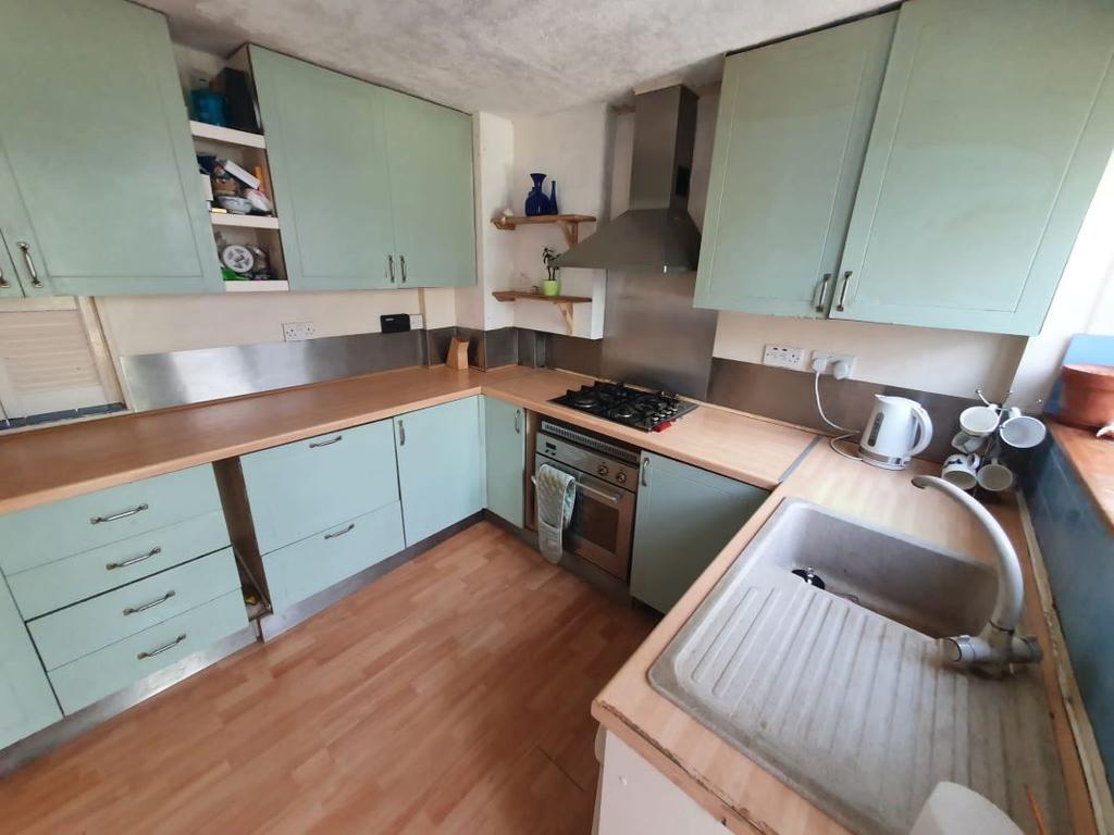 23 Ayleswade Road, Salisbury... 4 bed townhouse £350,000