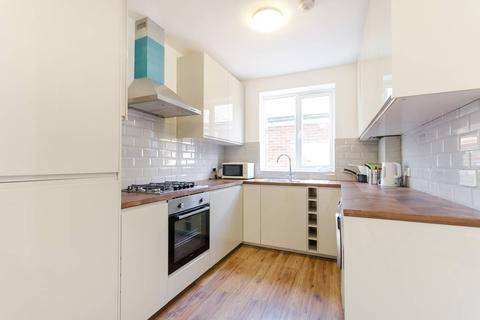 3 bedroom flat to rent - Roehampton Vale, Roehampton, London, SW15