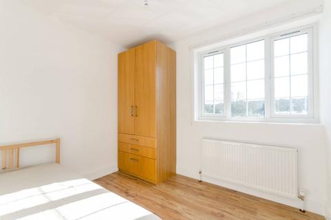 3 bedroom flat to rent - Roehampton Vale, Roehampton, London, SW15
