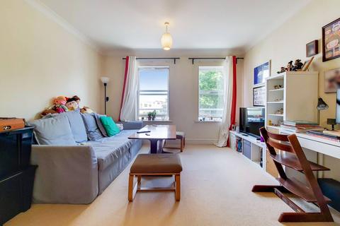 Flat 5, Winchester Court Castlegate, Richmond, TW9 2LQ