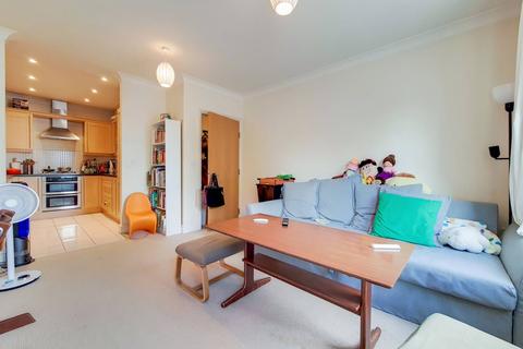 Flat 5, Winchester Court Castlegate, Richmond, TW9 2LQ