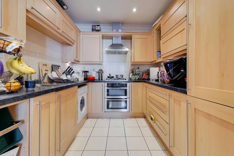 Flat 5, Winchester Court Castlegate, Richmond, TW9 2LQ