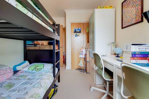 Flat 5, Winchester Court Castlegate, Richmond, TW9 2LQ
