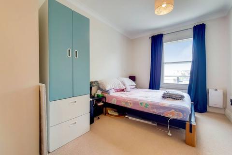 Flat 5, Winchester Court Castlegate, Richmond, TW9 2LQ