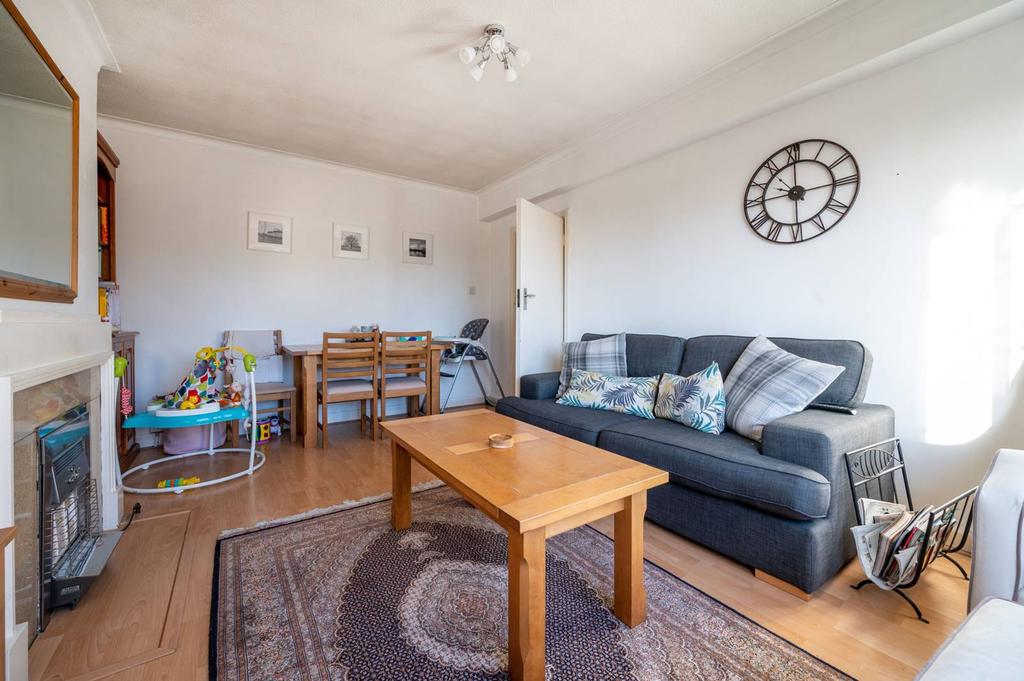 Sheen Court, East Sheen, Richmond, TW10 2 bed flat £500,000
