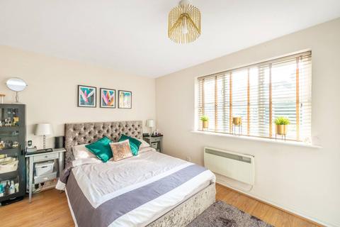 13 Bankside Close, Isleworth, TW7 7EW