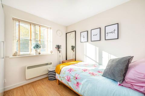 13 Bankside Close, Isleworth, TW7 7EW
