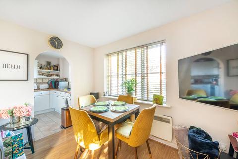 13 Bankside Close, Isleworth, TW7 7EW
