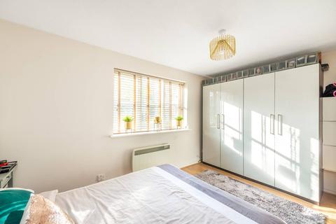 13 Bankside Close, Isleworth, TW7 7EW