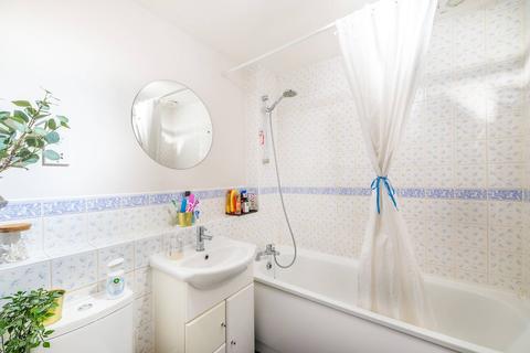 13 Bankside Close, Isleworth, TW7 7EW