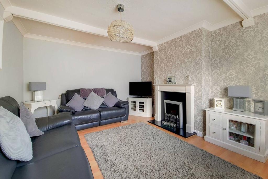 Crane Avenue, Isleworth, TW7 4 bed semidetached house £2,400 pcm (£