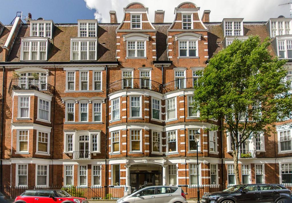 Sloane Court West, Chelsea, London, SW3 2 bed flat - £1,995,000