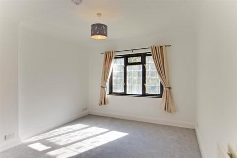 1 bedroom detached house to rent, Cross Colwood Lane, Bolney, West Sussex, RH17