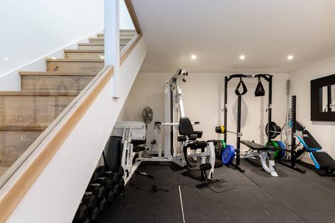 47 Cliveden Road, London, SW19 3RD