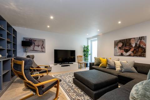 47 Cliveden Road, London, SW19 3RD