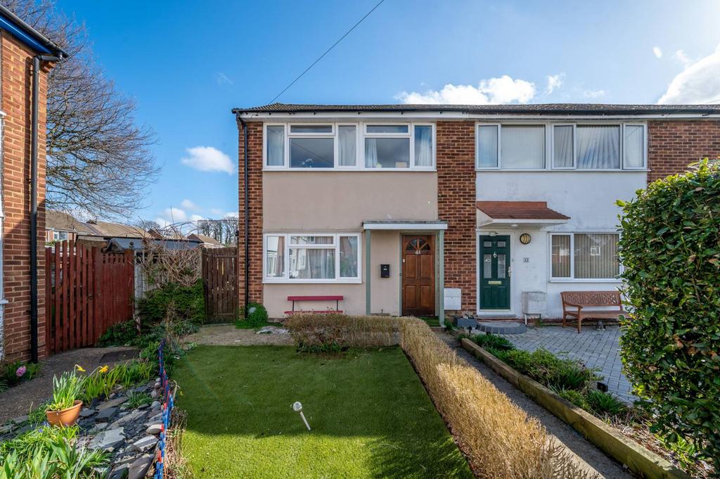 Southwood Avenue, Knaphill, Woking, GU21 4 bed end of terrace house £