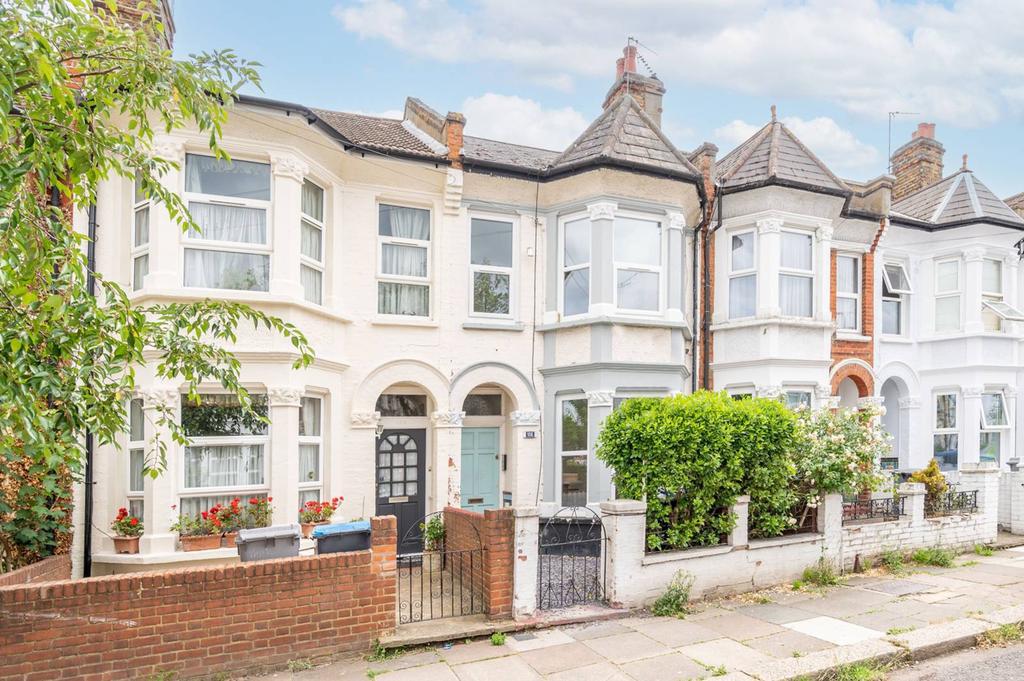 Churchill Road, Willesden Green, London, NW2 3 bed terraced house for