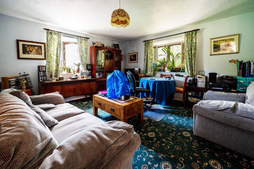 Latimer Close, Woking, GU22 1 bed flat for sale £195,000