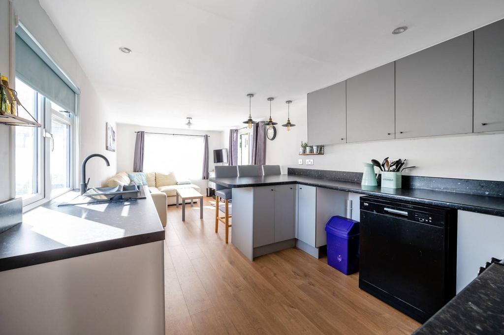 Warren Farm Home Park, Pyrford, Woking, GU22 2 bed mobile home for sale