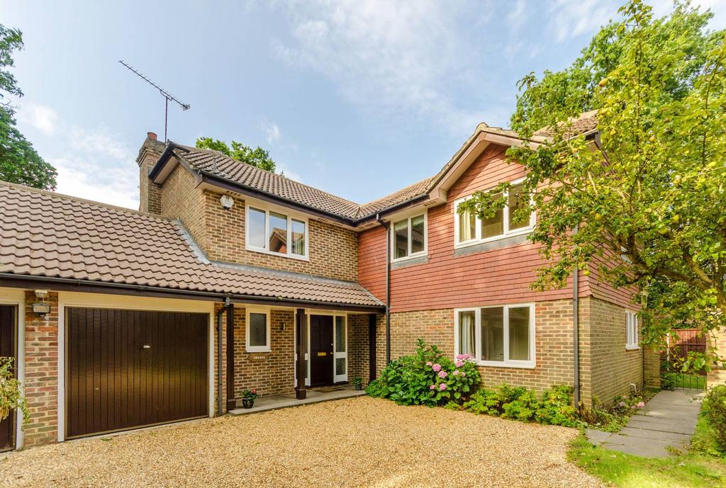 Ridgway Road, Pyrford, Woking, GU22 5 bed detached house £4,000 pcm