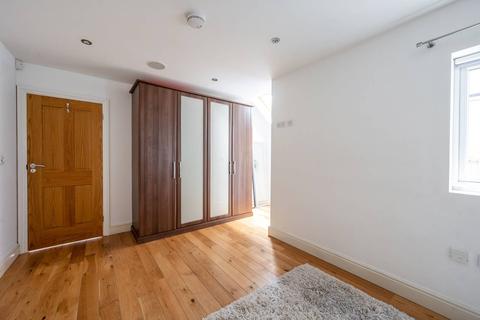 1a Gilbert Road, London, SW19 1BP