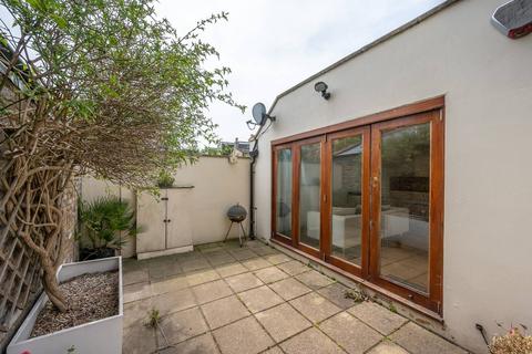1a Gilbert Road, London, SW19 1BP