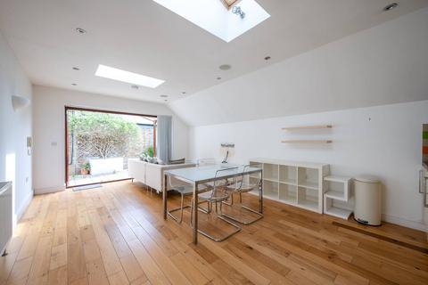 1a Gilbert Road, London, SW19 1BP