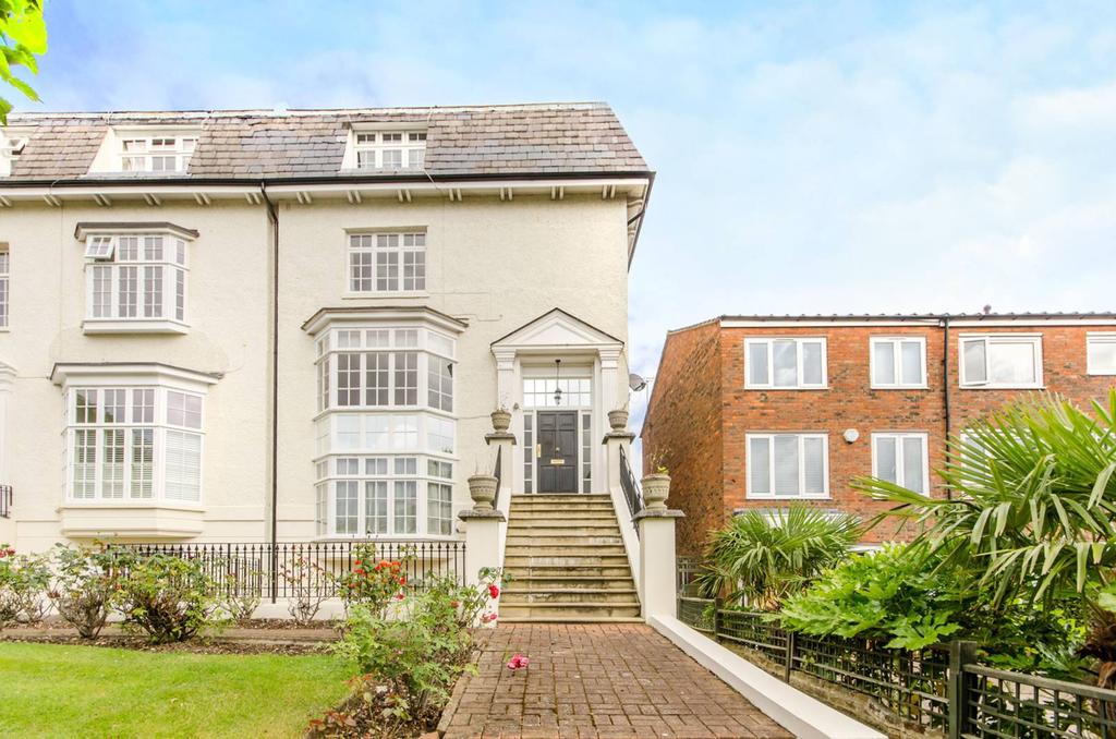 Grosvenor Hill, Wimbledon Village... 2 bed flat £3,900 pcm (£900 pw)
