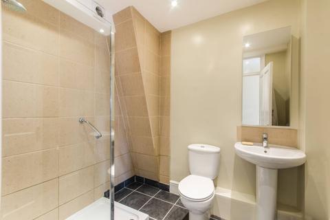 3 bedroom penthouse to rent - Crescent Road, Raynes Park, SW20